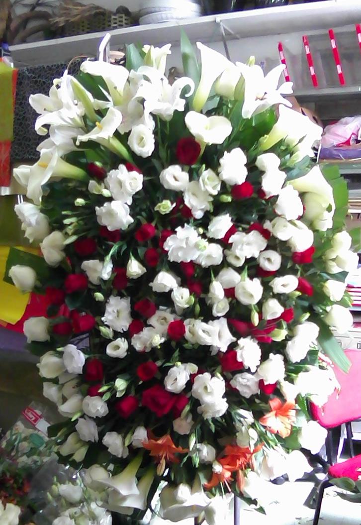 Coroa Fúnebre com Flores Nobres