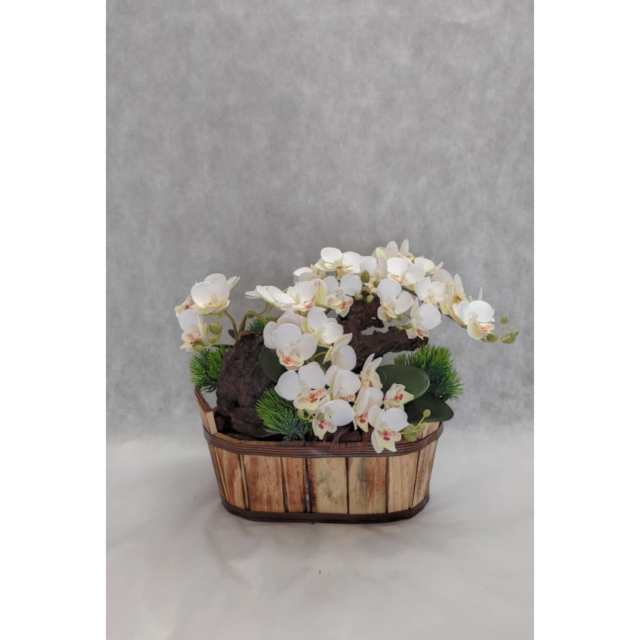 ARRANJO COM FLORES PERMANENTES, ORQUÍDEAS BRANCAS NA CESTA