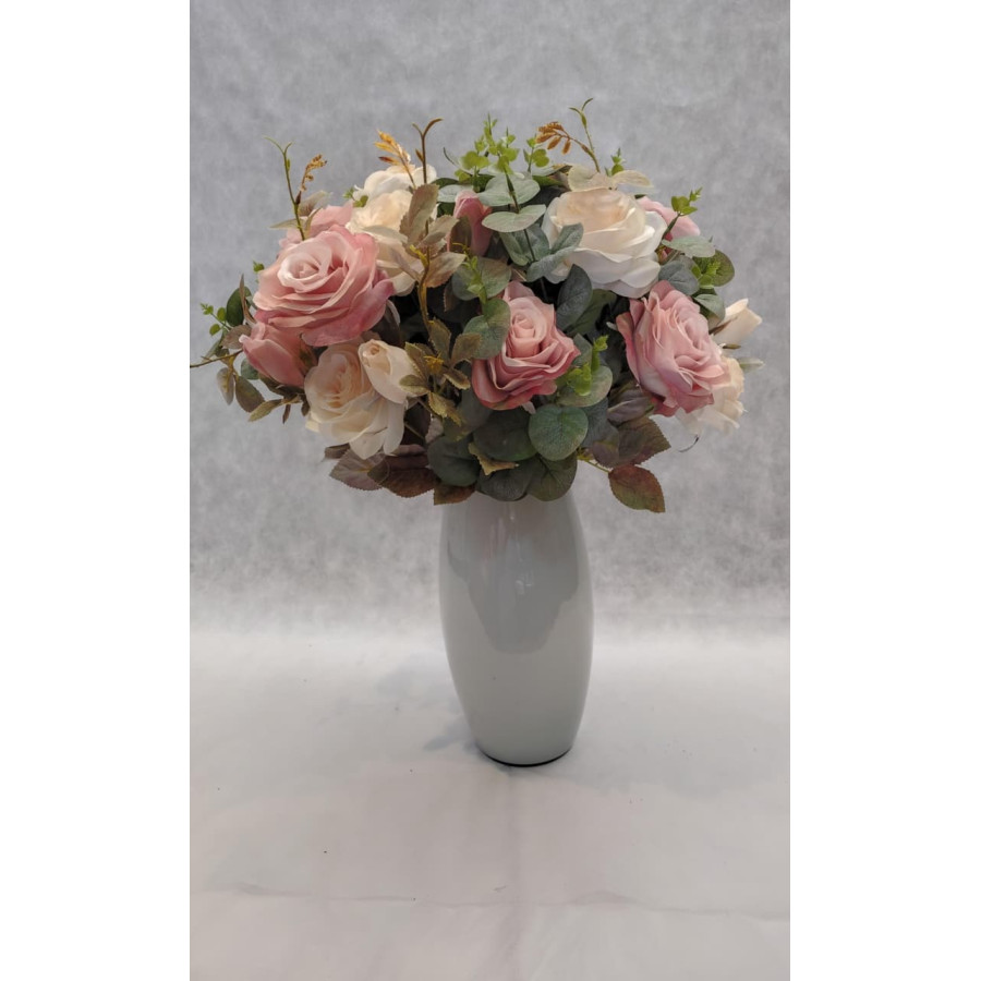 ARRANJO COM FLORES PERMANENTES- ROSAS E EUCALIPTO