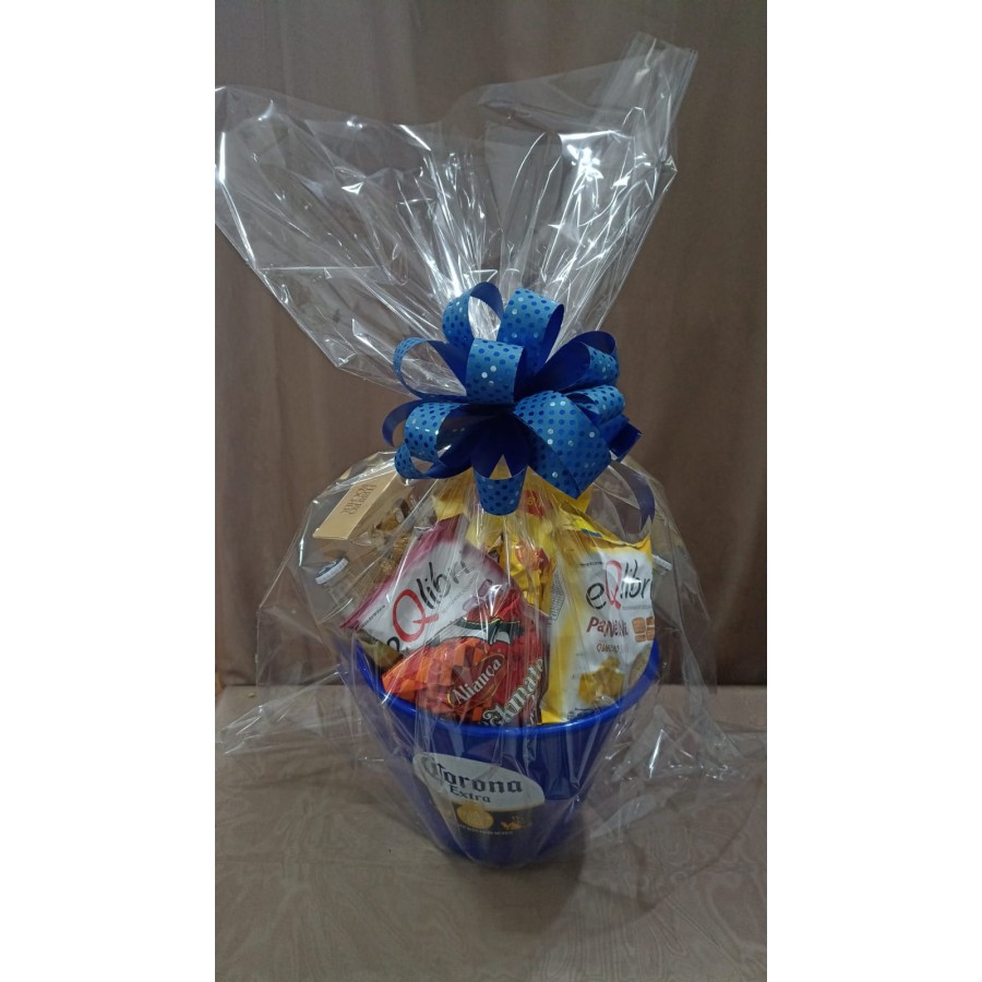 Balde com petiscos e cerveja Corona