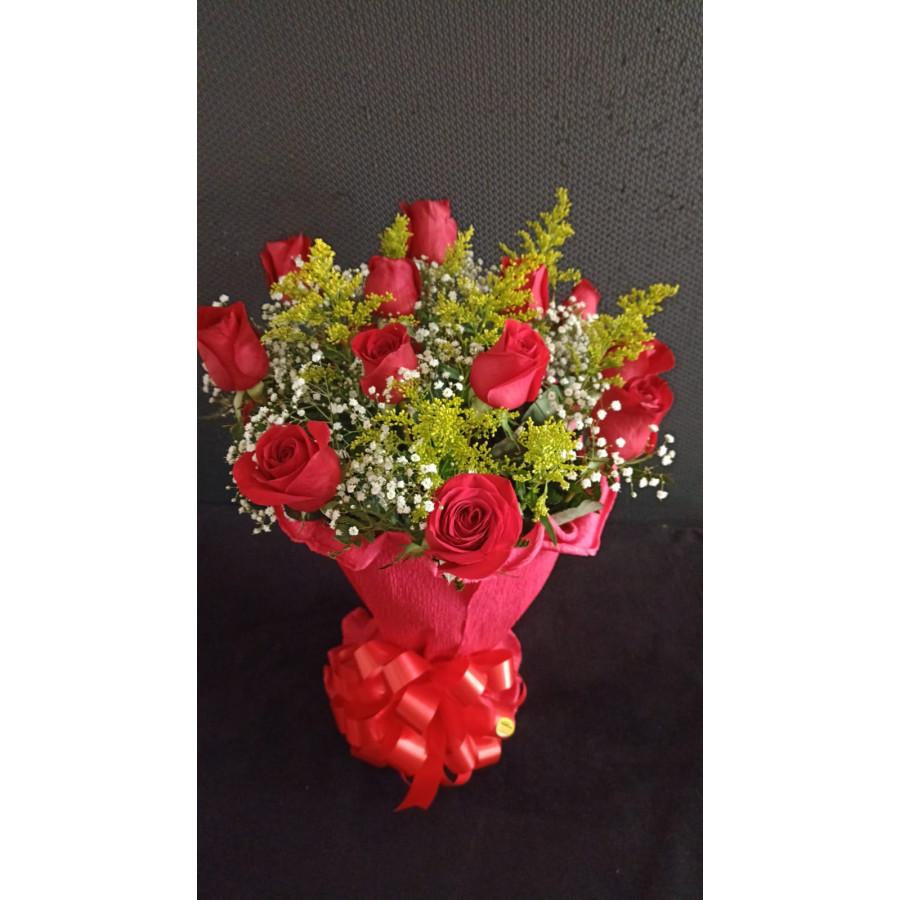 Buquê europeu com rosas vermelhas