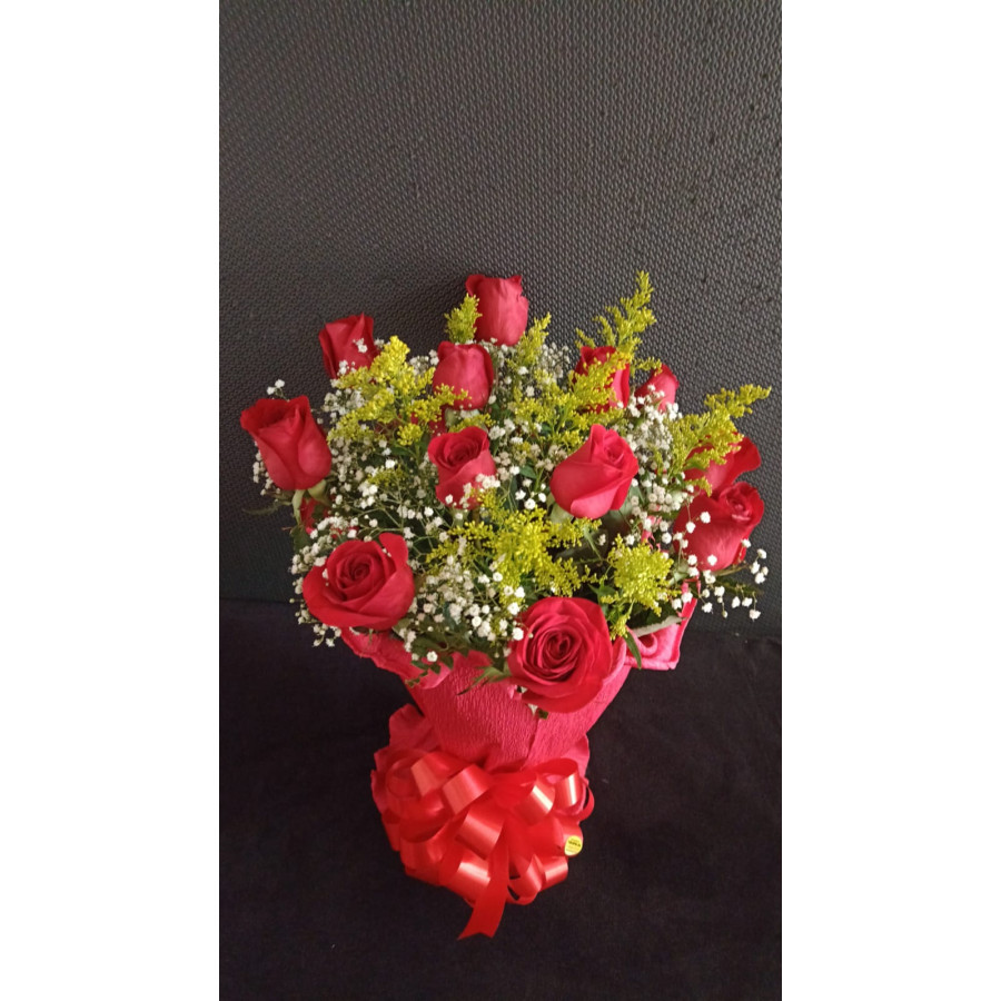 Buquê europeu com rosas vermelhas