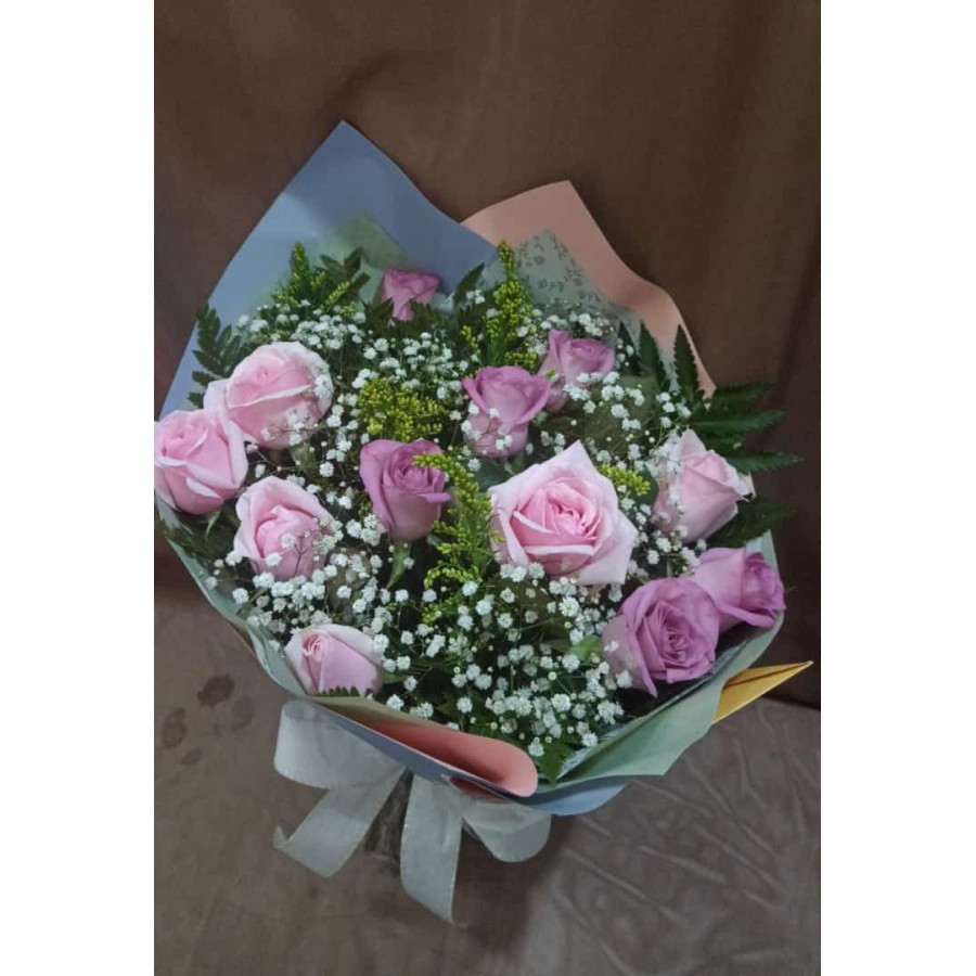 Buquê tradicional com 12 rosas