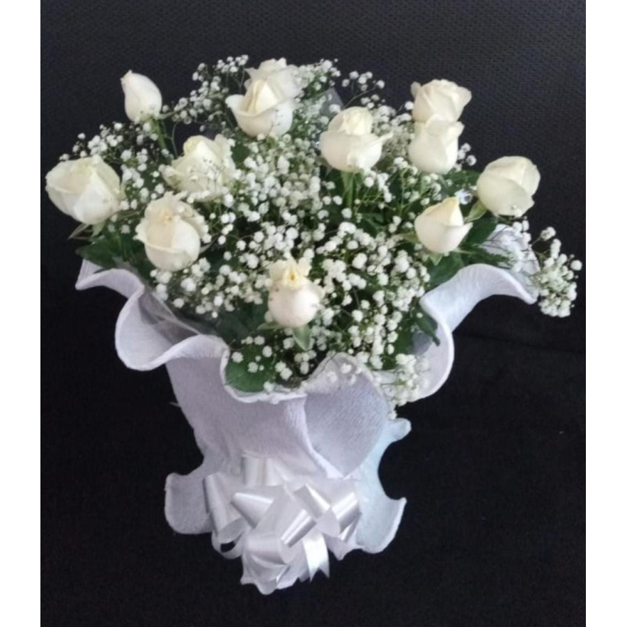 Buquê europeu com rosas brancas