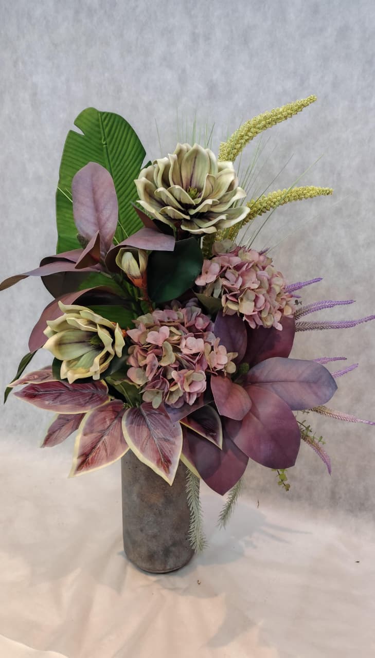 ARRANJO COM MAGUINOLIA E HORTÊNCIA ARTFIFIAL